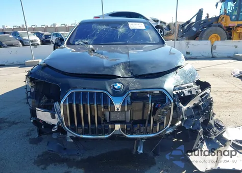 2024 BMW I7 M70 z USA, uszkodzony, nr VIN WBY83EH06RCP72413